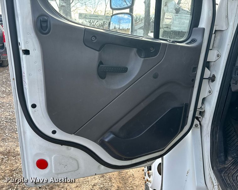 image for item NM9299 2007 Freightliner Business Class M2  refrigerated truck