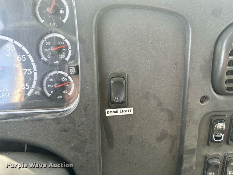 image for item NM9299 2007 Freightliner Business Class M2  refrigerated truck