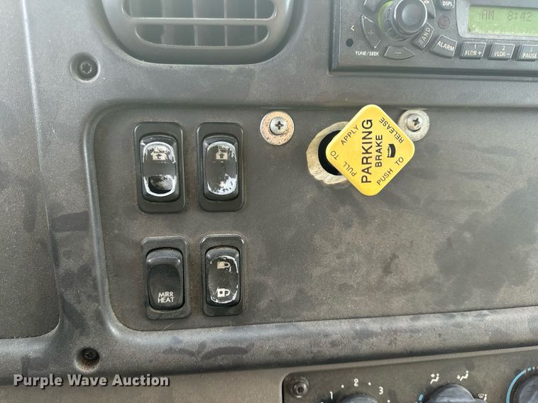 image for item NM9299 2007 Freightliner Business Class M2  refrigerated truck