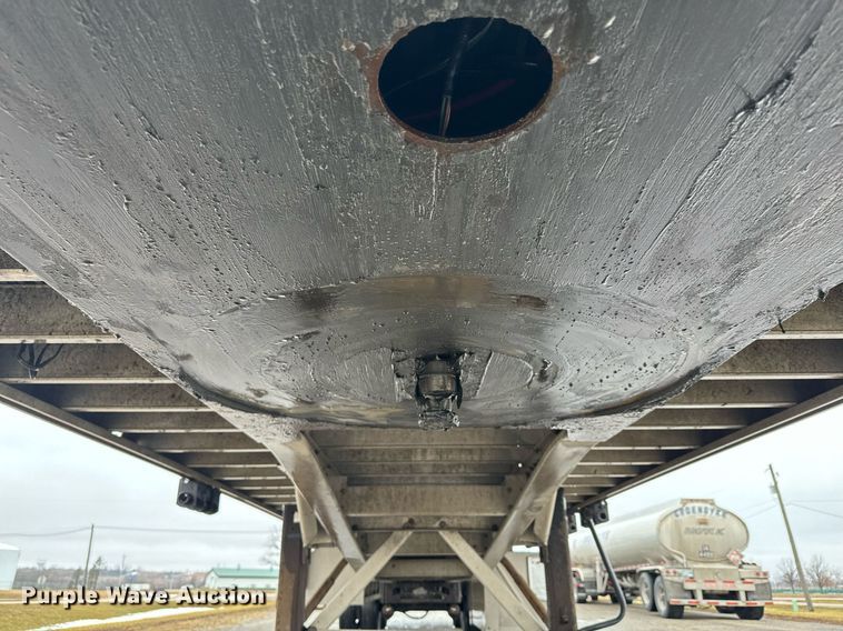 image for item NN9428 2013 Reitnouer  flatbed trailer