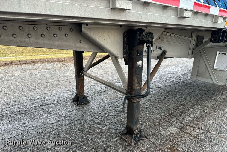 image for item NN9428 2013 Reitnouer  flatbed trailer