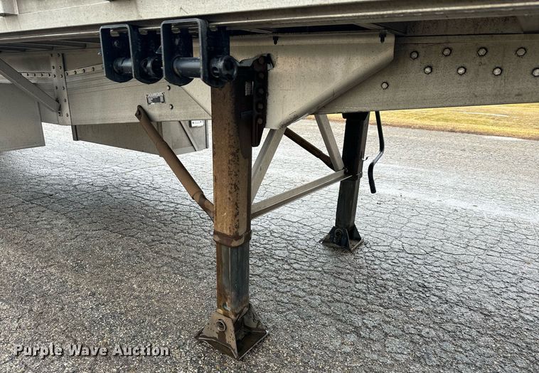 image for item NN9428 2013 Reitnouer  flatbed trailer