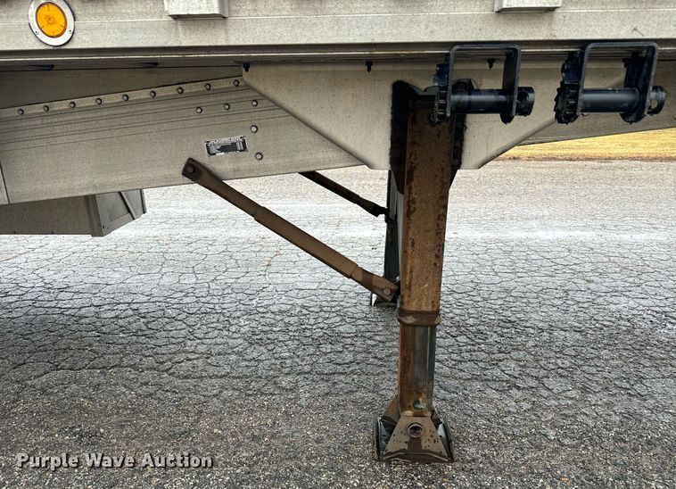 image for item NN9428 2013 Reitnouer  flatbed trailer