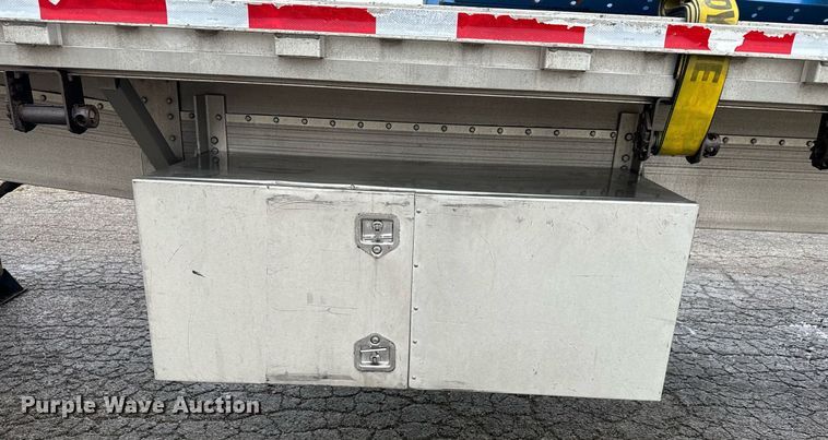 image for item NN9428 2013 Reitnouer  flatbed trailer