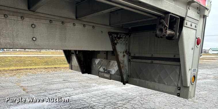 image for item NN9428 2013 Reitnouer  flatbed trailer