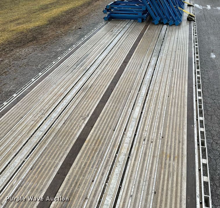 image for item NN9428 2013 Reitnouer  flatbed trailer