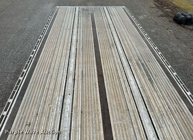 image for item NN9428 2013 Reitnouer  flatbed trailer