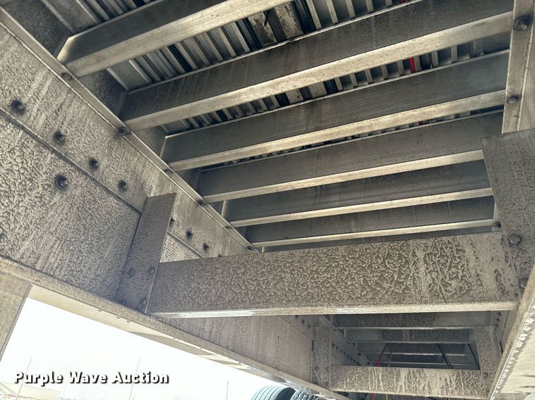 image for item NN9428 2013 Reitnouer  flatbed trailer