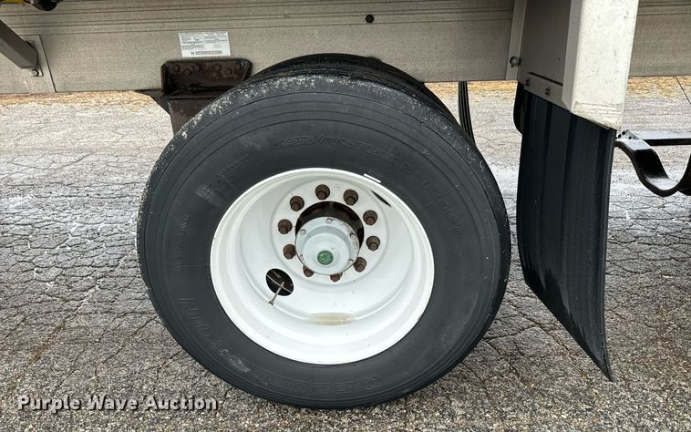 image for item NN9428 2013 Reitnouer  flatbed trailer