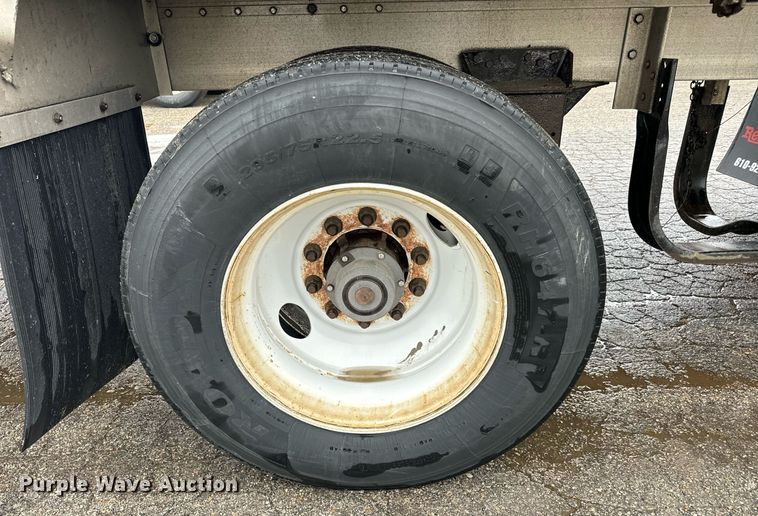 image for item NN9428 2013 Reitnouer  flatbed trailer