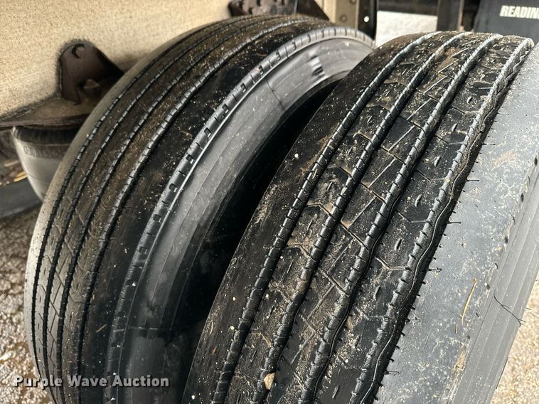 image for item NN9428 2013 Reitnouer  flatbed trailer