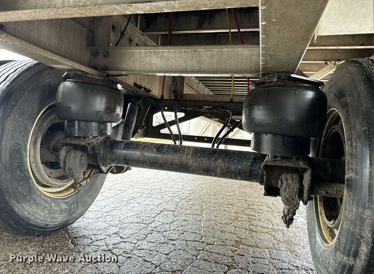 image for item NN9428 2013 Reitnouer  flatbed trailer