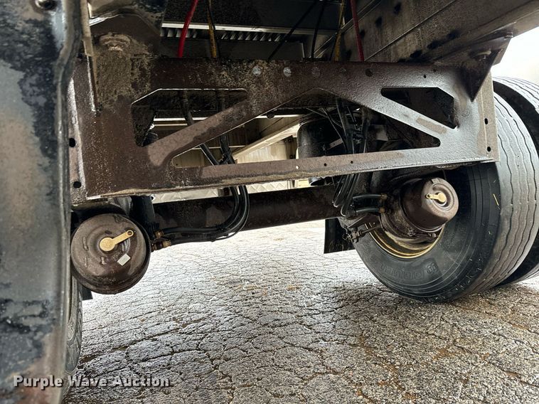 image for item NN9428 2013 Reitnouer  flatbed trailer