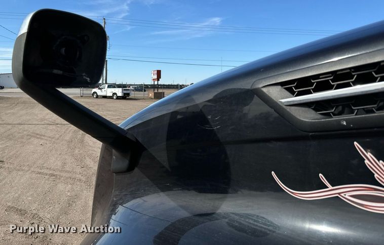 image for item NU9334 2018 Freightliner Cascadia PT126SLP semi truck