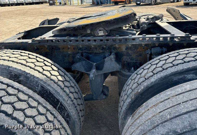 image for item NU9334 2018 Freightliner Cascadia PT126SLP semi truck