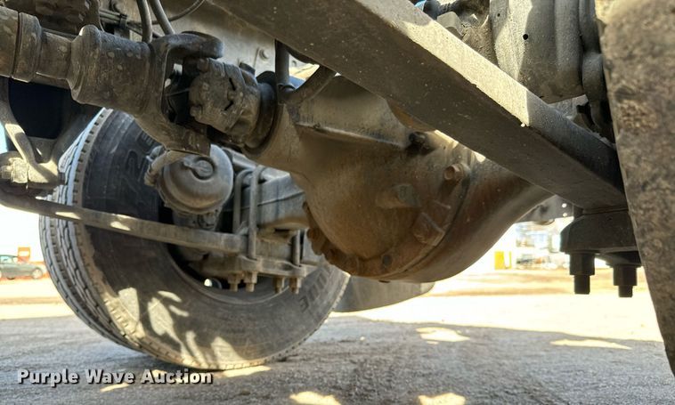 image for item NU9334 2018 Freightliner Cascadia PT126SLP semi truck