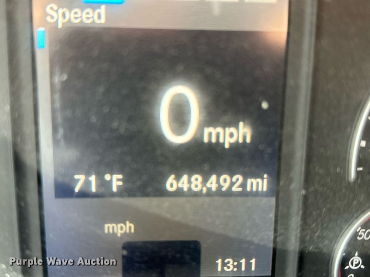 image for item NU9334 2018 Freightliner Cascadia PT126SLP semi truck