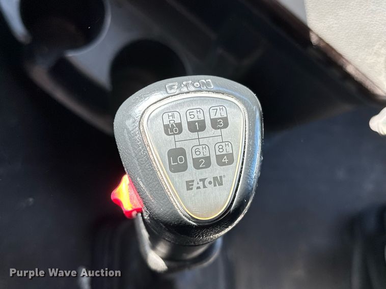 image for item NU9334 2018 Freightliner Cascadia PT126SLP semi truck