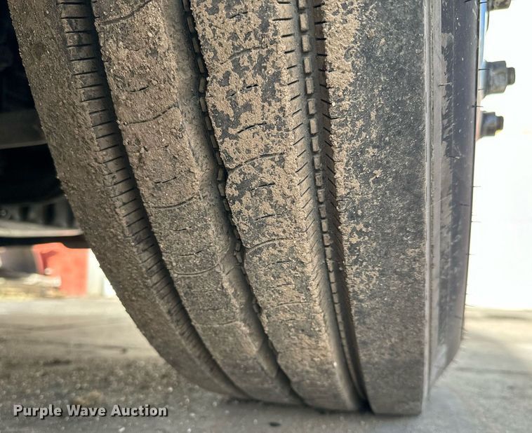 image for item NU9334 2018 Freightliner Cascadia PT126SLP semi truck