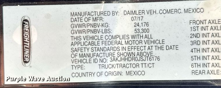 image for item NU9334 2018 Freightliner Cascadia PT126SLP semi truck