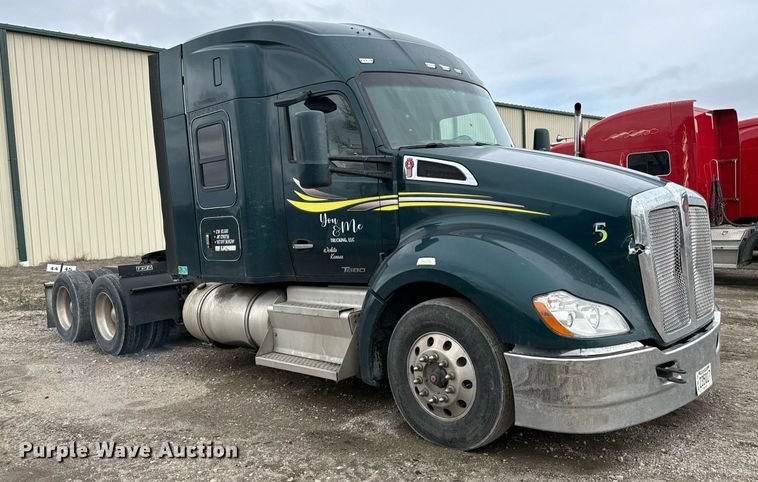 image for item NU9338 2015 Kenworth  T680 semi truck