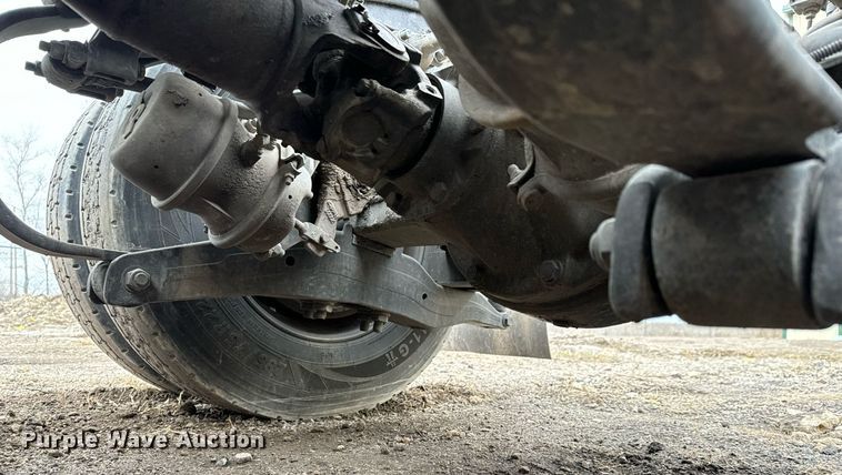 image for item NU9338 2015 Kenworth  T680 semi truck