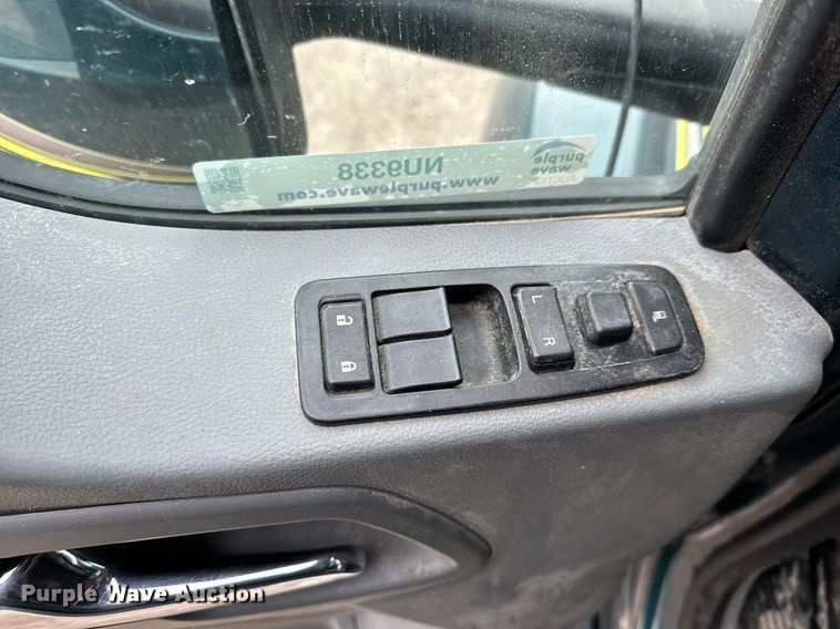 image for item NU9338 2015 Kenworth  T680 semi truck