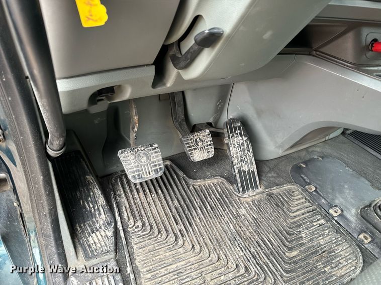 image for item NU9338 2015 Kenworth  T680 semi truck