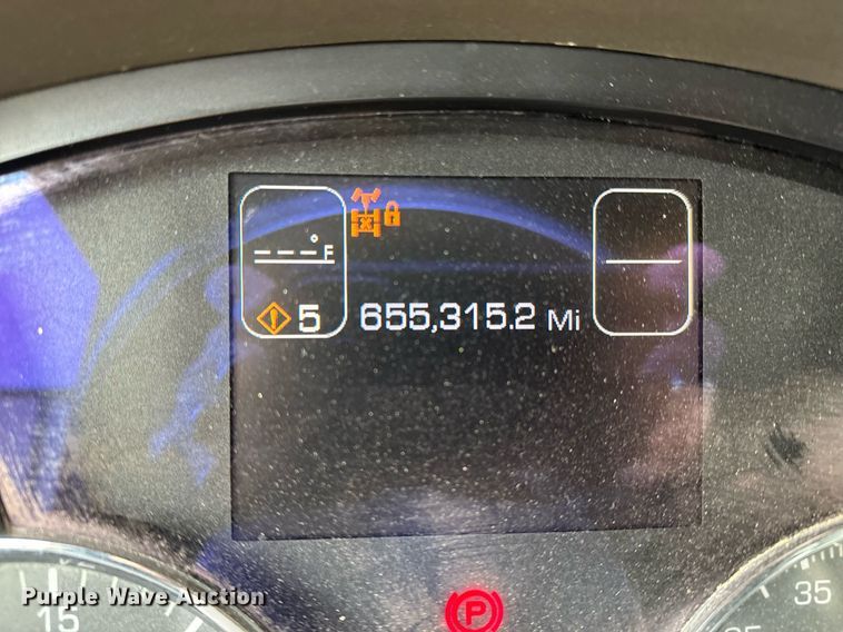 image for item NU9338 2015 Kenworth  T680 semi truck