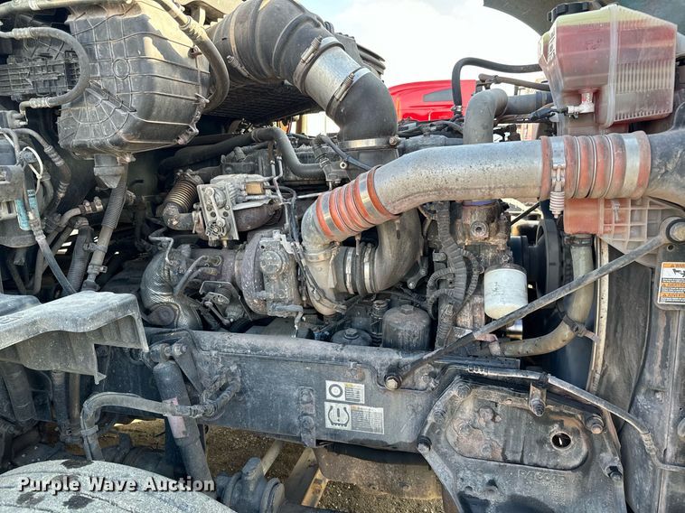 image for item NU9338 2015 Kenworth  T680 semi truck