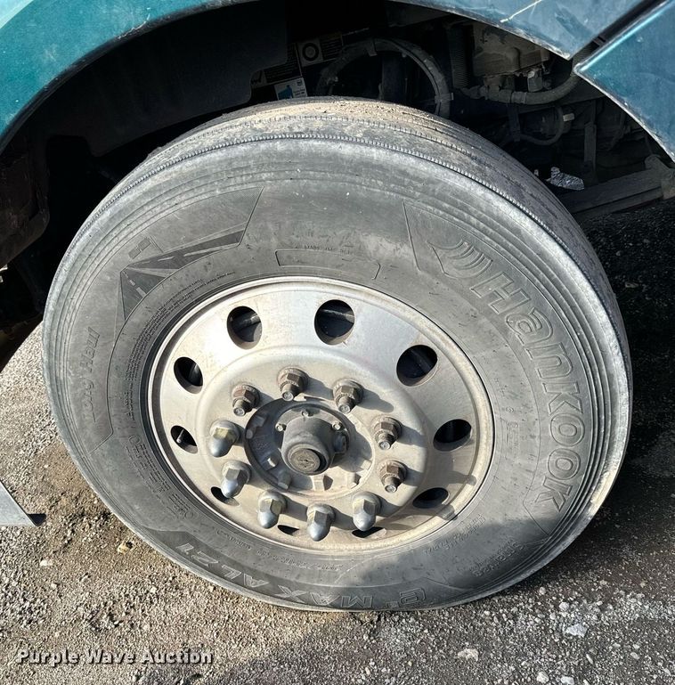 image for item NU9338 2015 Kenworth  T680 semi truck