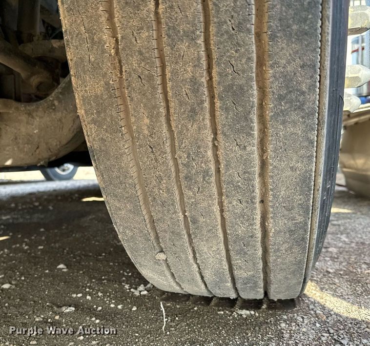 image for item NU9338 2015 Kenworth  T680 semi truck