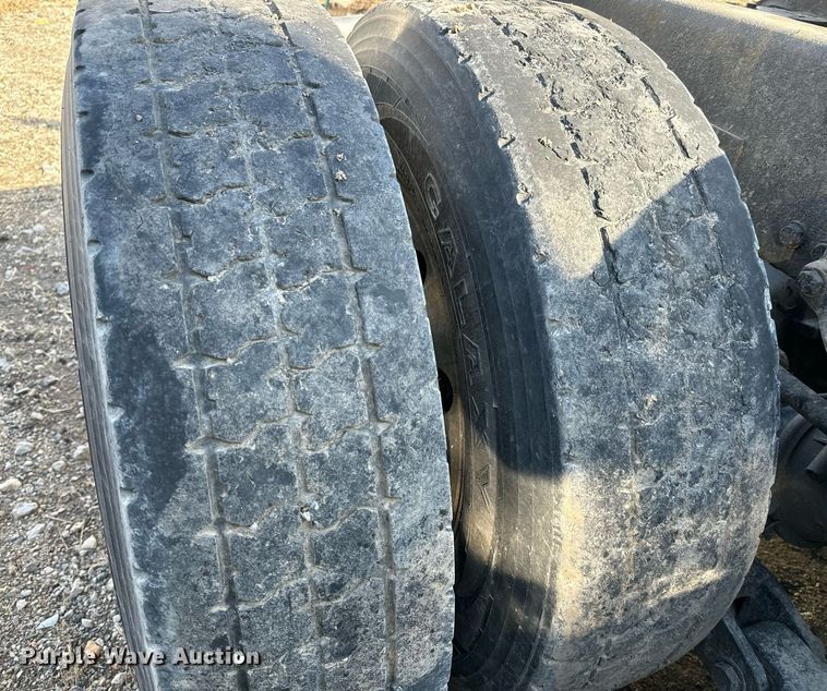 image for item NU9338 2015 Kenworth  T680 semi truck