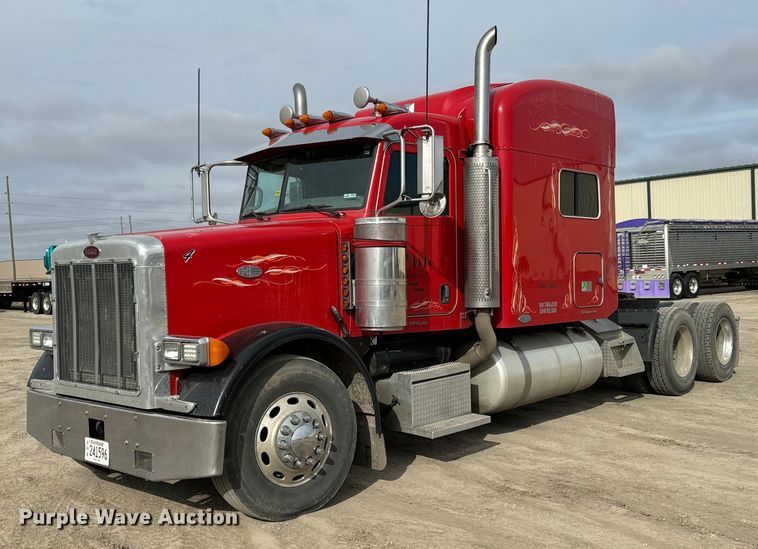 image for item NU9339 2007 Peterbilt 378 semi truck