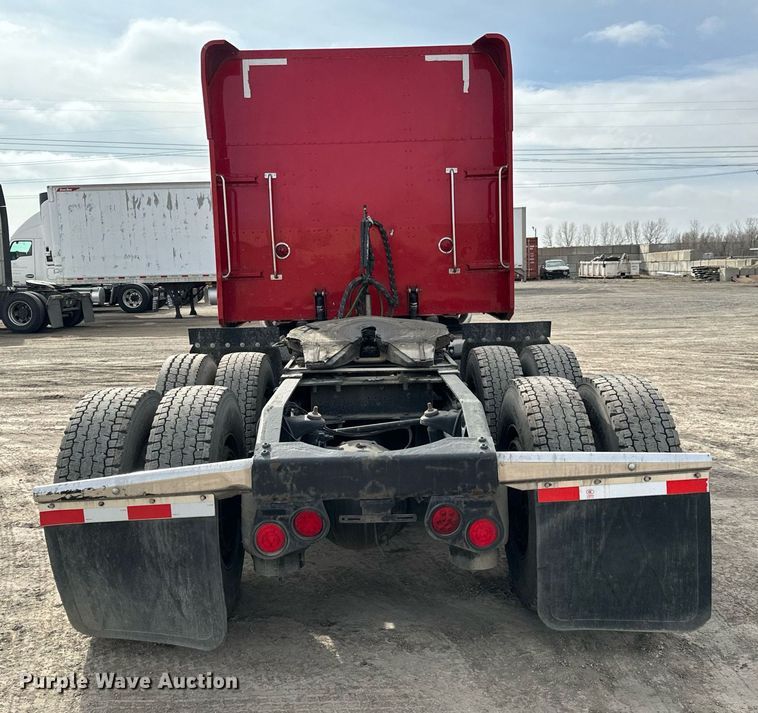 image for item NU9339 2007 Peterbilt 378 semi truck