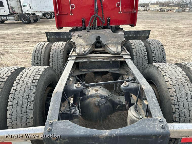 image for item NU9339 2007 Peterbilt 378 semi truck
