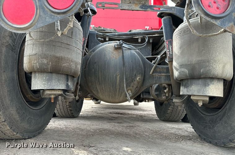 image for item NU9339 2007 Peterbilt 378 semi truck