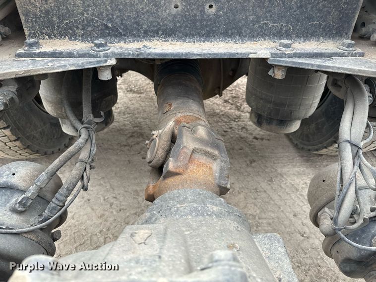 image for item NU9339 2007 Peterbilt 378 semi truck