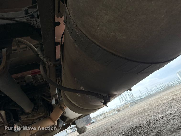 image for item NU9339 2007 Peterbilt 378 semi truck