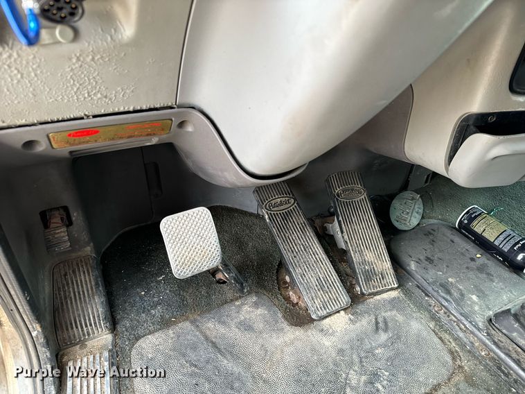 image for item NU9339 2007 Peterbilt 378 semi truck