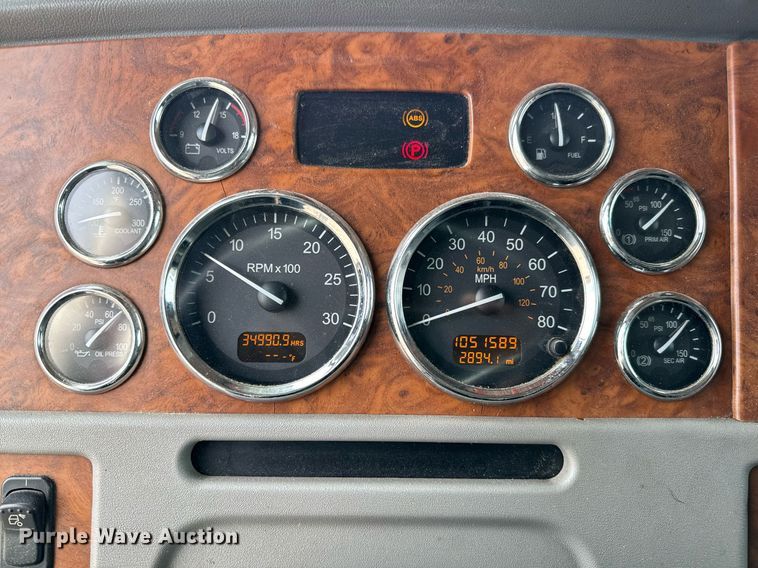 image for item NU9339 2007 Peterbilt 378 semi truck