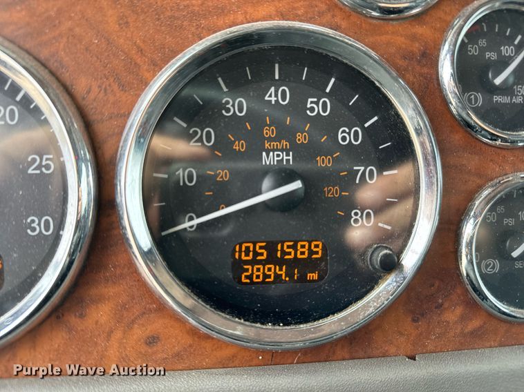 image for item NU9339 2007 Peterbilt 378 semi truck