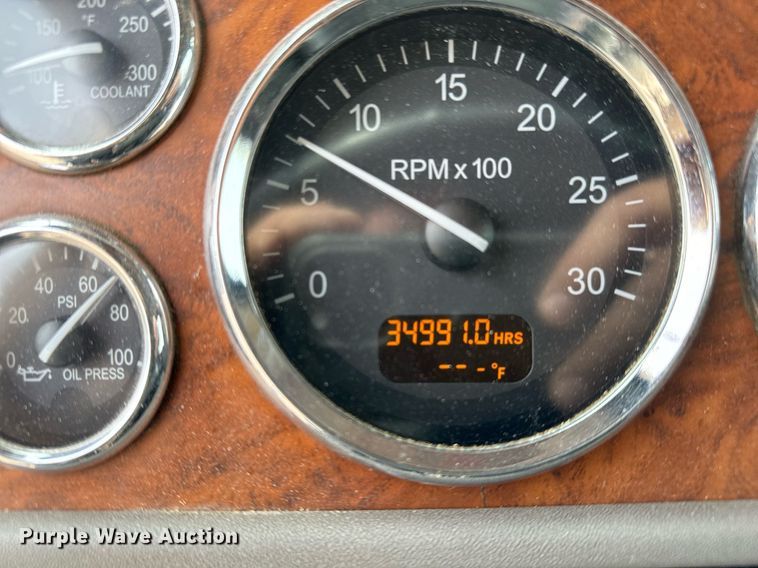 image for item NU9339 2007 Peterbilt 378 semi truck