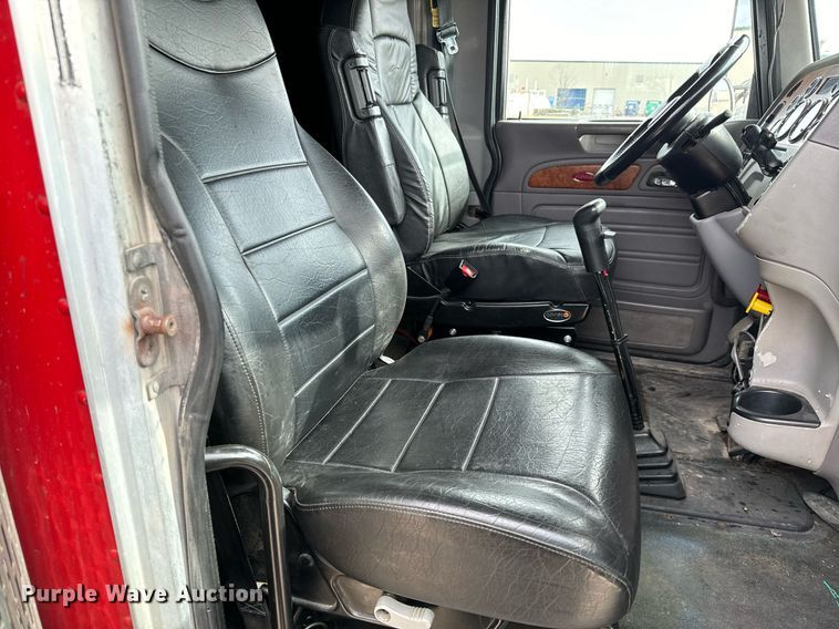 image for item NU9339 2007 Peterbilt 378 semi truck