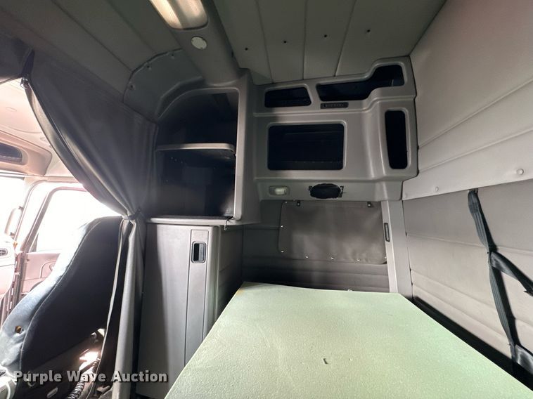 image for item NU9339 2007 Peterbilt 378 semi truck