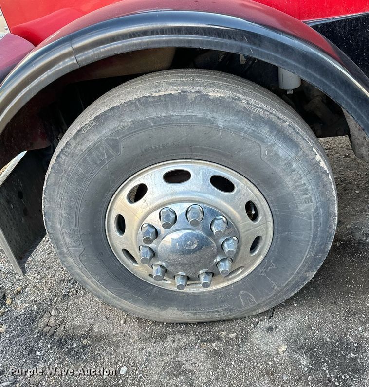 image for item NU9339 2007 Peterbilt 378 semi truck