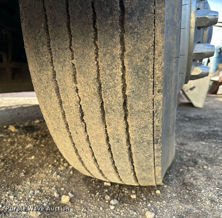 image for item NU9339 2007 Peterbilt 378 semi truck