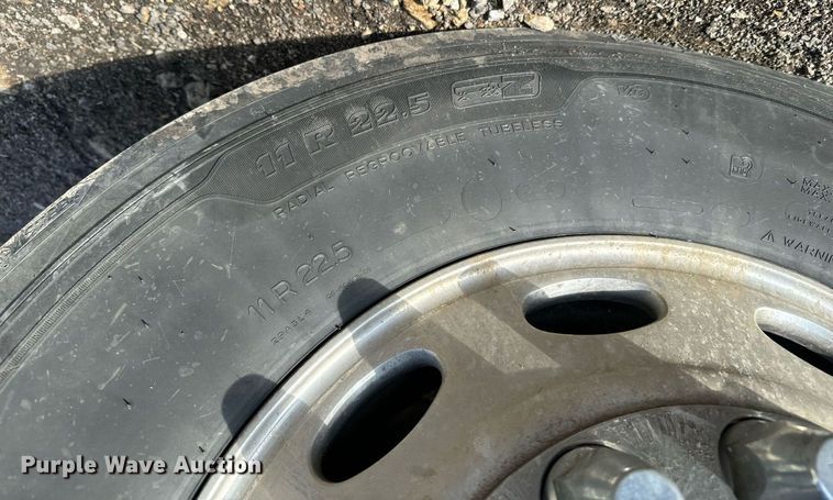 image for item NU9339 2007 Peterbilt 378 semi truck