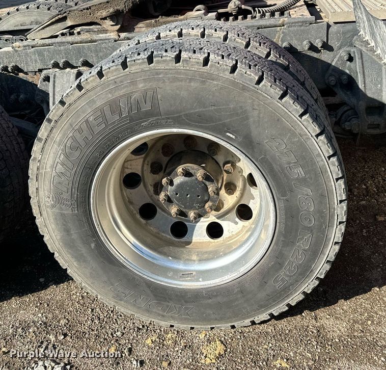 image for item NU9339 2007 Peterbilt 378 semi truck