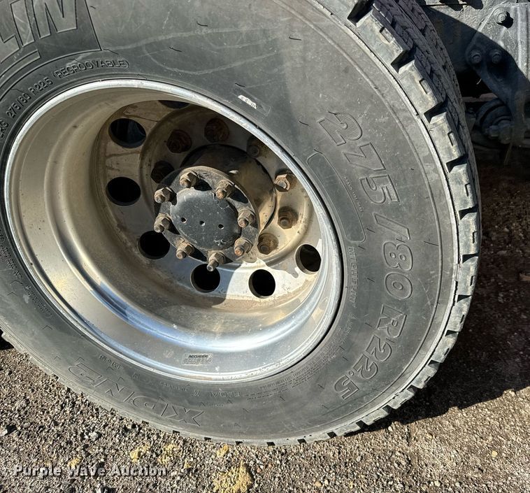 image for item NU9339 2007 Peterbilt 378 semi truck